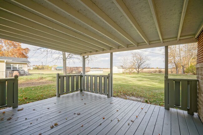 Building Photo - Recently Remodeled 4-Bedroom Home with Modern Upgrades & Spacious Yard in McCordsville