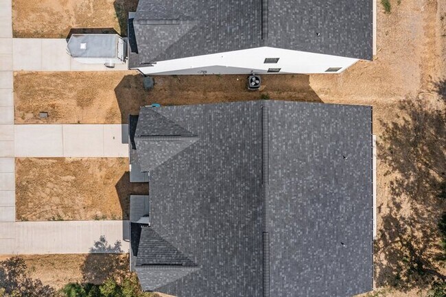 Building Photo - Salisbury Townhome w/ Garage