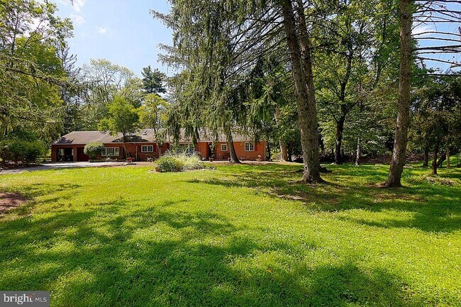 Building Photo - 269 Raymond Rd