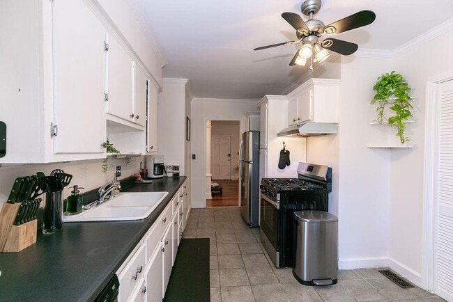 Building Photo - 936 East Lake Dr