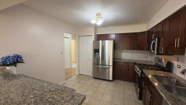 Building Photo - 385 Grissom Ct