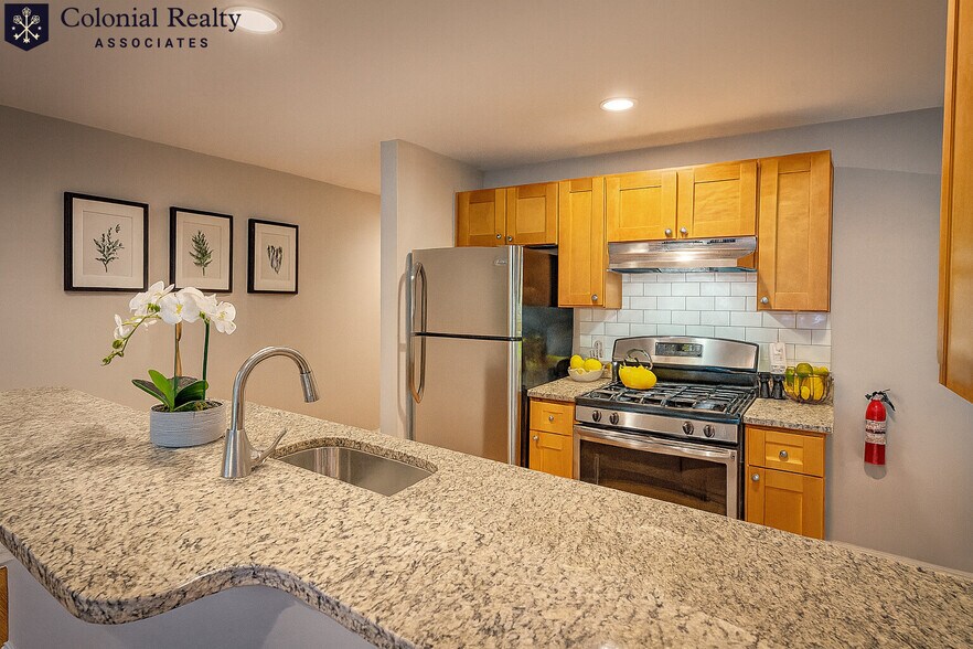 Building Photo - 328 St Paul St