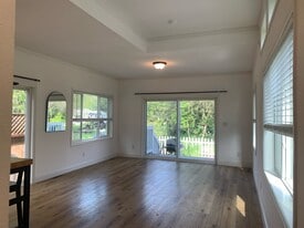Building Photo - 412 Boas Dr