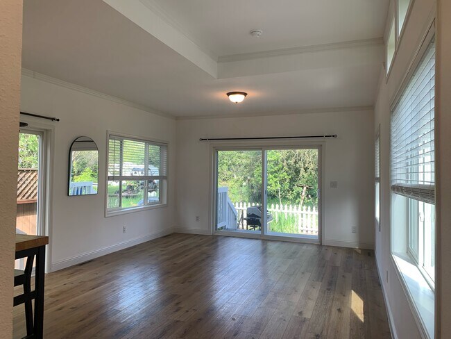 Building Photo - 412 Boas Dr