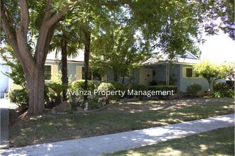Building Photo - 1 Bed/1 Bath Studio for Rent!
1 Mile from ...