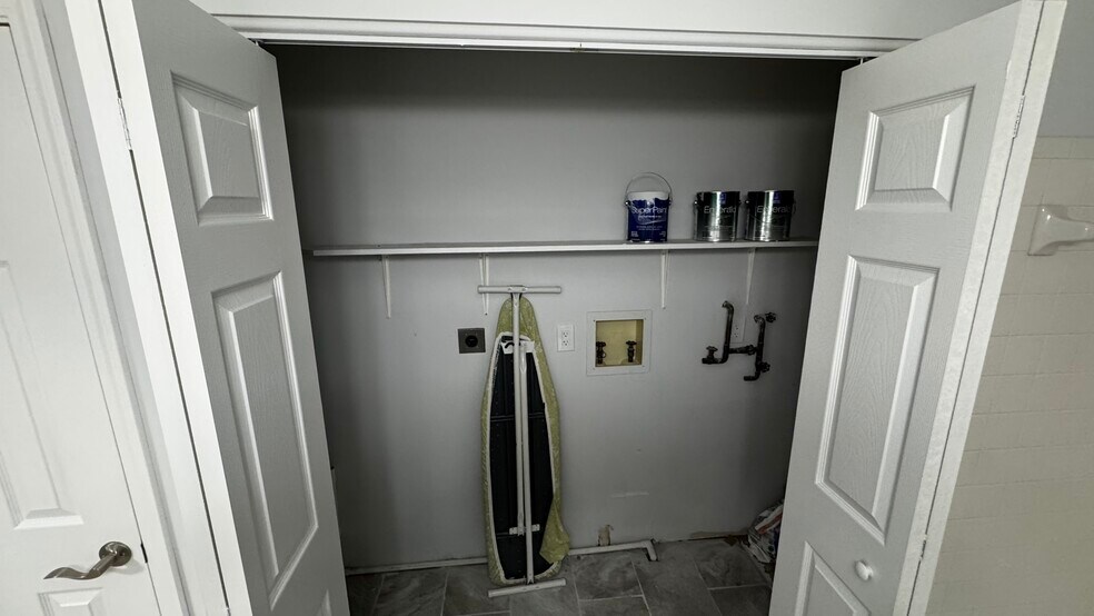 Building Photo - 400 Sherwood Green Ct