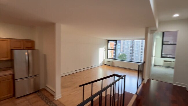 Building Photo - 833 N Dearborn St