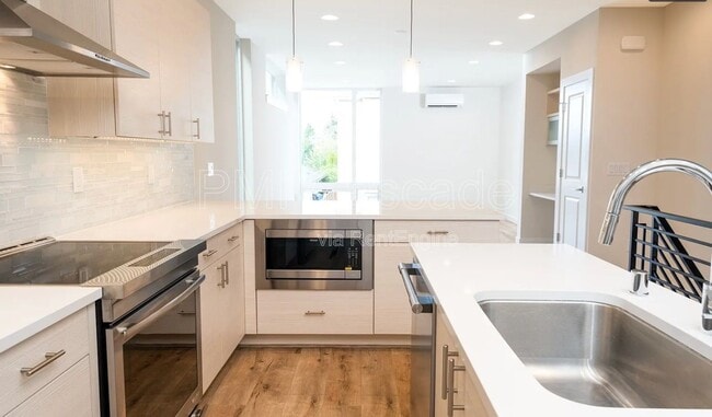 Building Photo - 9227B 16th Ave SW