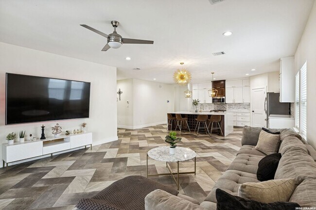 Building Photo - 303 Pendleton Ave