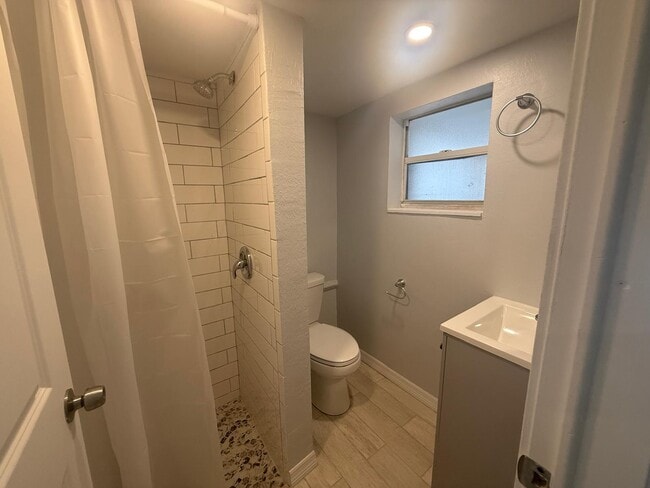 Building Photo - 911 NW 62 Ave