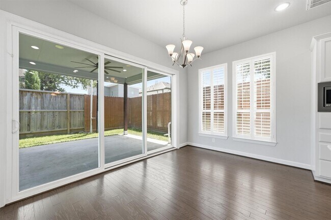 Building Photo - 1303 Gardenia Dr
