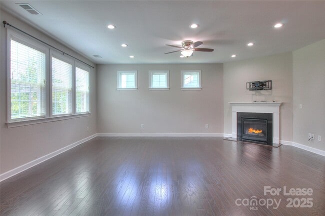 Building Photo - 3013 Hamilton Mill Dr
