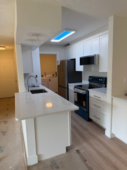 Bosch and Kitchen Aid appliances - 120 Creekwood Dr