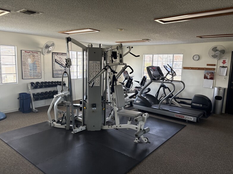 community fitness center - 15935 Spring Oaks Rd
