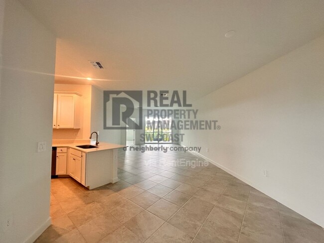 Building Photo - 20501 Hazelnut Ct S