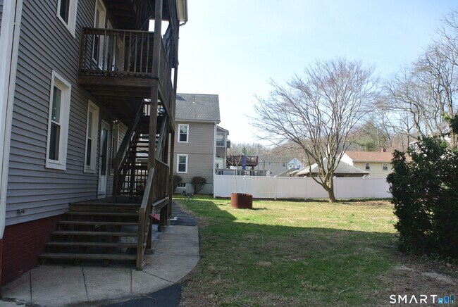 Building Photo - 115 Maltby St