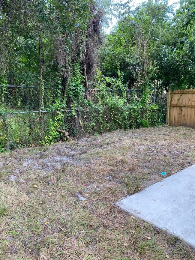 Building Photo - 2312 Wooddale St