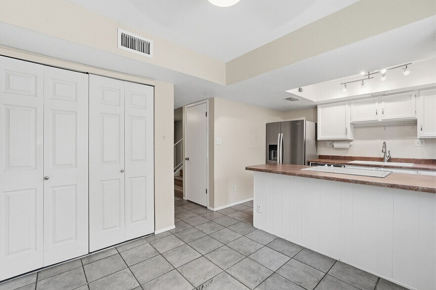 Building Photo - 31 W Pasadena Ave