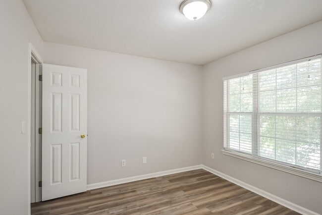 Building Photo - 1962 River Lagoon Trace