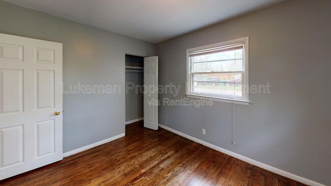 Building Photo - 3729-3731 Oakland Dr