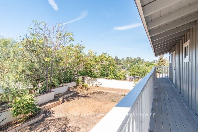 Building Photo - 4 Bedroom, 3 Bath Large House with Mountai...