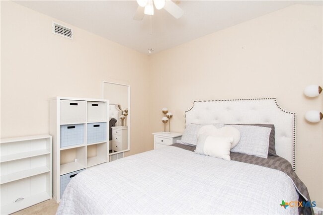 Building Photo - 421 Shadow Point