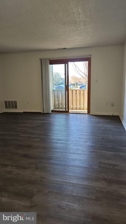 Building Photo - 909 Ravens Crest Dr