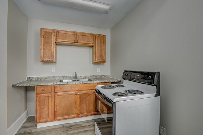 Building Photo - 2-BED SECTION 8 APPROVED