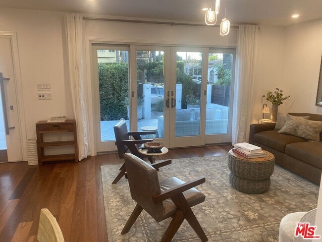 Building Photo - 2152 Parnell Ave