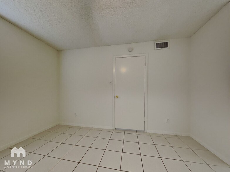 Building Photo - 1516 Bay Area Blvd