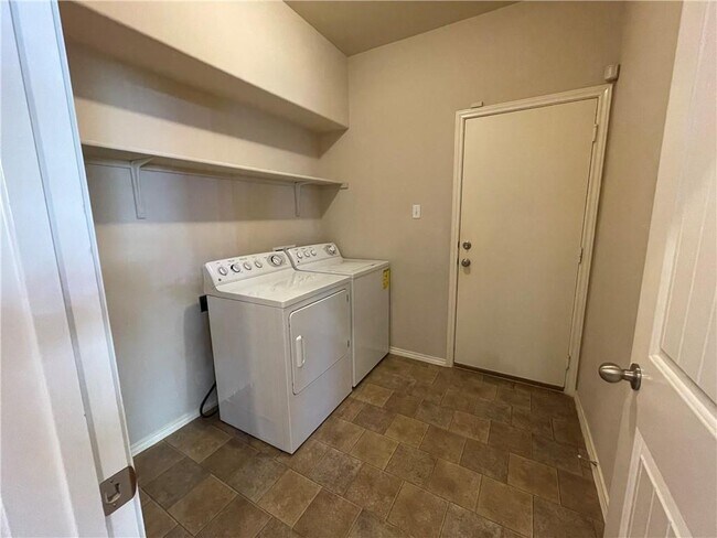 Building Photo - 1809 Enchanted Rock Dr
