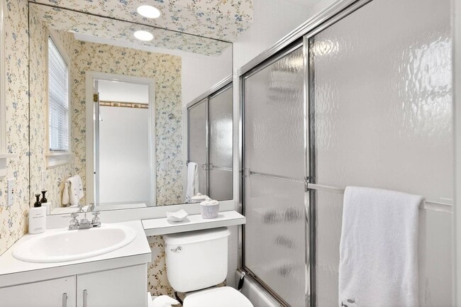 Building Photo - 150 Talmage Farm Ln