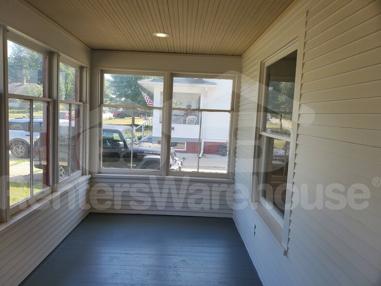 Building Photo - 608 Red Wing Ave