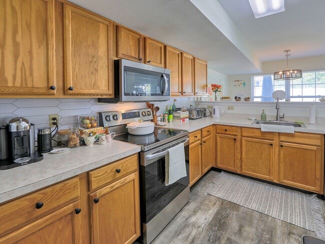 Building Photo - Year-round rental - 4 br 2.5 ba Twin Home in Seabright Village – East of Route 1