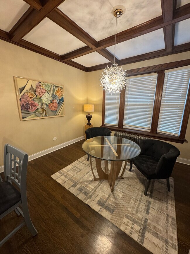 Building Photo - 1506 W Thome Ave