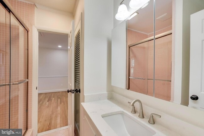 Building Photo - 4001 N Ridgeview Rd