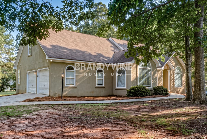 Building Photo - 657 McKenzie Cir
