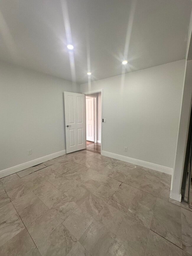 Building Photo - 11898 Cove Pl