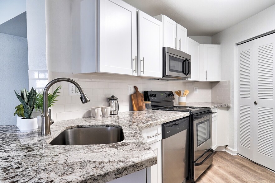 Interior Photo - Emerald Palms Apartment Homes