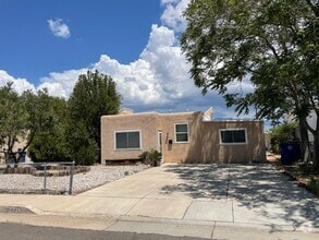 Building Photo - NE Two bedroom home