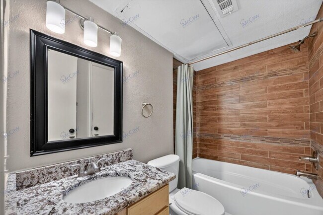 Building Photo - 708 Baruna Cir