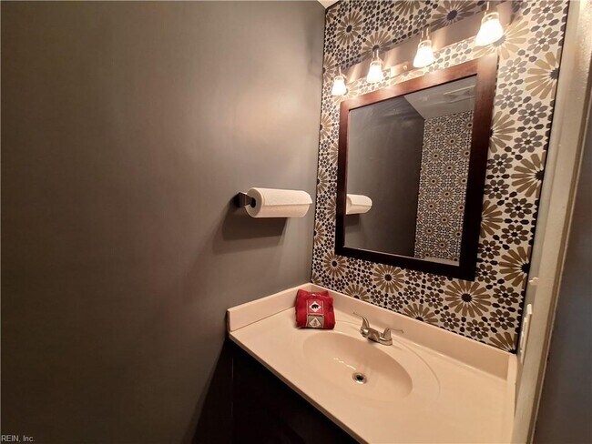 Building Photo - 1312 Sierra Dr