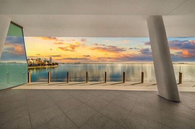 Building Photo - 5 Grove Isle Dr