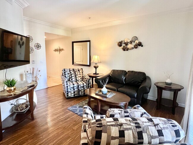 Building Photo - Meridian Luxury Condo. 1 Bd 1 Ba, Utilitie...