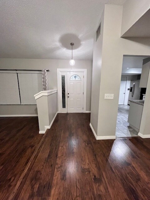 Building Photo - Beautiful Like New Home For Rent in Brandon!