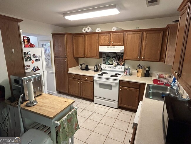 Building Photo - 174 Spring Lake Dr