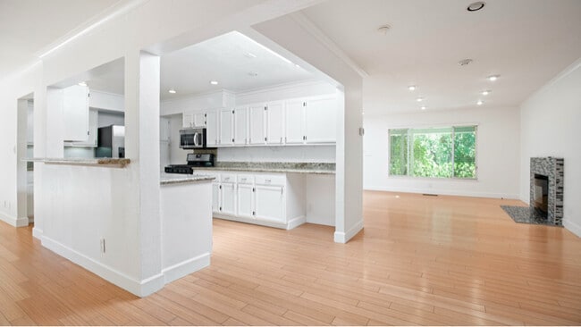 Building Photo - 3254 Sweet Dr