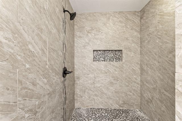 Building Photo - 8009 Northbrook Dr