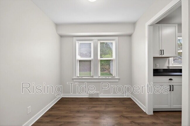 Building Photo - 1512 Emmons Ave