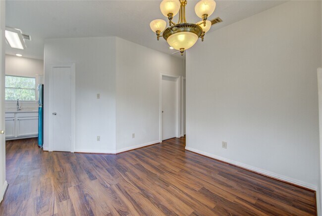 Building Photo - 308 N Ranch House Rd